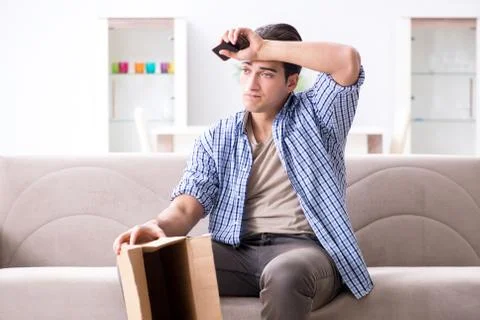 Man receiving empty parcel with stolen goods 库存照片