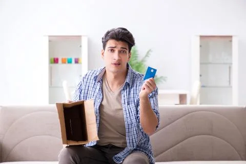Man receiving empty parcel with stolen goods Stockfoto's