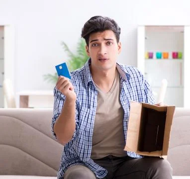 Man receiving empty parcel with stolen goods Stockfoto's