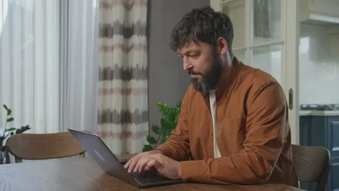 Man receiving good news on a computer laptop 動画素材 195808277