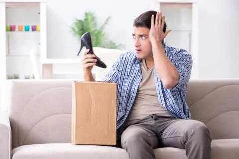 Man receiving wrong parcel with female woman shoes Stockfoto's