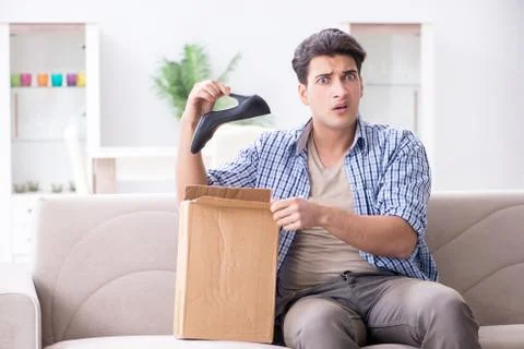 Man receiving wrong parcel with female woman shoes Stockfoto's