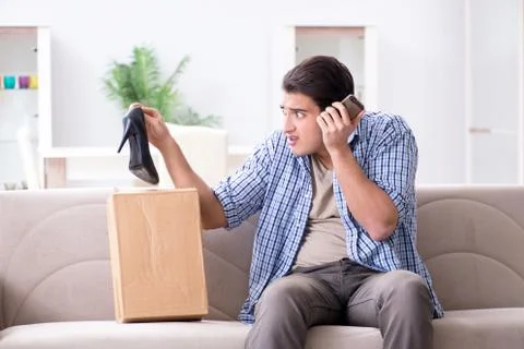Man receiving wrong parcel with female woman shoes Stockfoto's