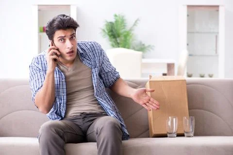 Man receiving wrong parcel with glasses 库存照片