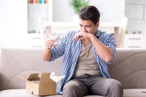 Man receiving wrong parcel with glasses 库存照片