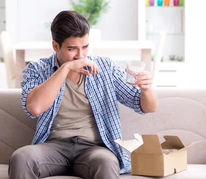 Man receiving wrong parcel with glasses Stockfoto's