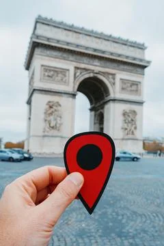 Man with red marker at the Arc de Triomph in Paris Foto stock