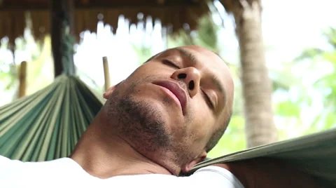 Man relaxing in a swinging hammock Video stock 40010871