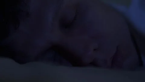 Man in REM sleep, rapid eye movement under closed eyelids, deep dreaming phase Vídeo Stock 320565224