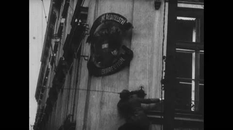 Man removing signboard from building Stock Footage 43321509