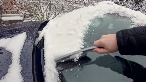 Man removing snow from car windshield Stock-Footage 86420182