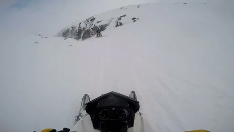 Man rides a snowmobile and stops Video stock 102158669