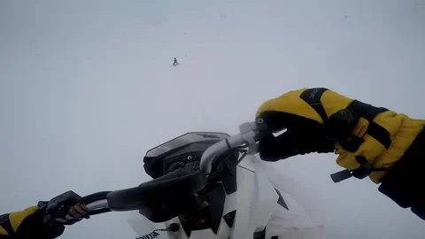 Man rides a snowmobile on the trail Video stock 102160464