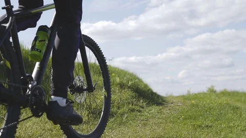 Man Riding Bicycle 動画素材 75562414