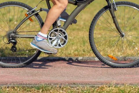 A man is riding a bicycle on a path, side view Foto stock