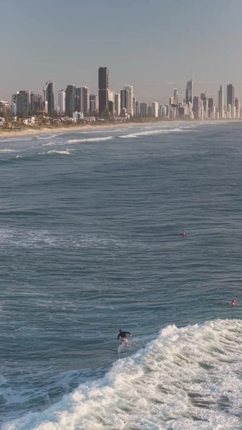 Man Riding Ocean Waves In Surfers Paradise, Gold Coast, QLD, Australia - Drone Vídeos de archivo 336249245