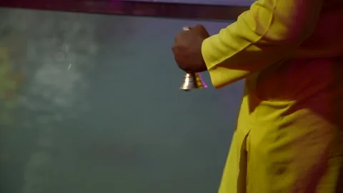A man ringing the bell during the ganga aarti haridwar Stock Footage 214320535