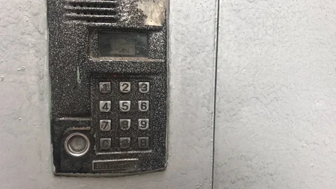 A man rings the intercom 動画素材 119078643