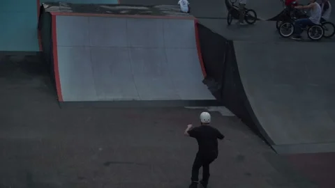 Man on roller skates performs tricks in a skate park Video stock 102260613