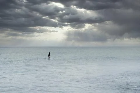 Man rowing on a Paddle Board Foto stock