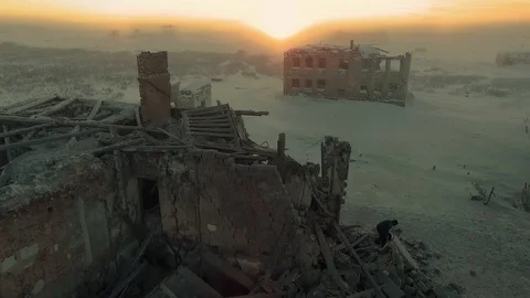 A man on the ruins of a house Vidéo 126900178