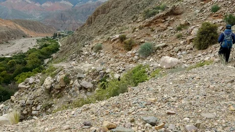 Man run in the mountain Video stock 105926765