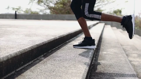 The man with runner on the street be running for exercise. Видео 98569940