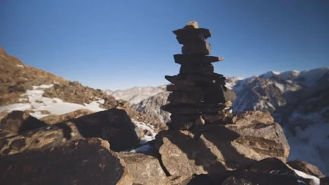 Man running at the mountain with snow Vídeos de archivo 168372785