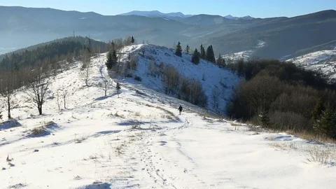 Man running from the mountain at winter at sunny day Video stock 72194404