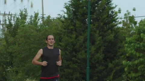 Man running outside 動画素材 130857262