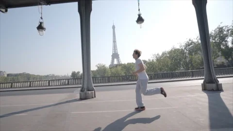 Man running in Pari, slow motion  動画素材 96412706