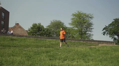 Man is running. in the park Vidéo 52695507