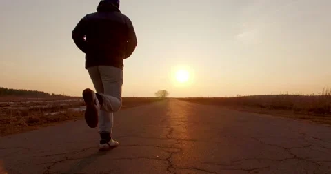 Man running on the road Vídeo Stock 62681208