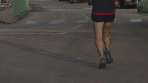 Man running, shot from behind, handheld 動画素材 130864742