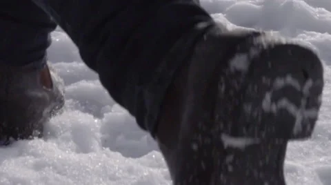 Man running in snow. 動画素材 62895030