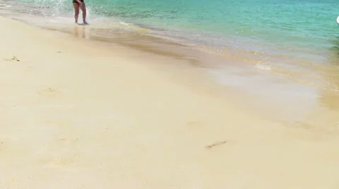Man running on the summer beach Stock-Footage 22885253