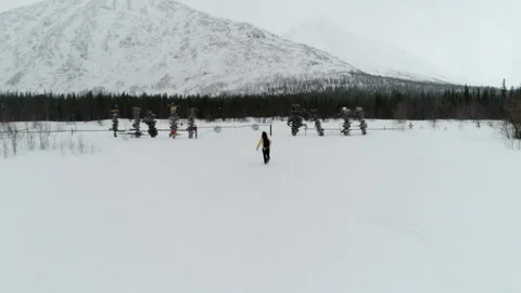 Man runs forward on a trail 库存影片 102206012