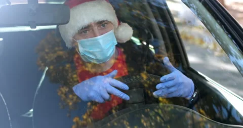 A man in a Santa hat Vídeos de archivo 145082518