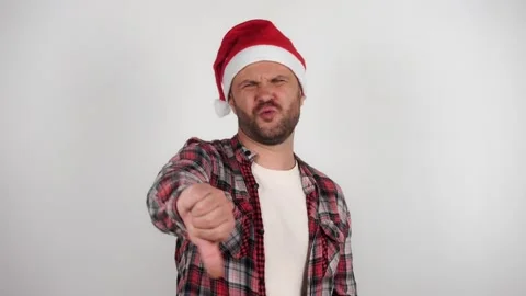 A man in a Santa hat shows gestures of disagreement, denial Vídeo Stock 144258579