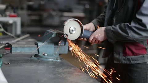 Man sawing metal by grinder Vídeos de archivo 59641567