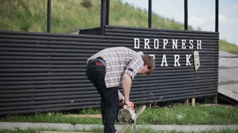 Man sawing timber in half a chainsaw Stock Footage 59367414