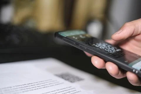 Man Scanning a QR code using a Smartphone.Contactless Payments technology Stock-Fotos