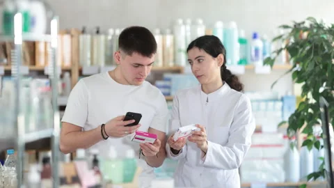Man scans QR code on box paracetamol label. Female pharmacist offers to choose Video stock 310531167