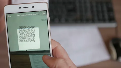 A man scans the QR code on a check from a supermarket. 스톡 동영상 88578554