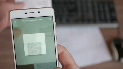 A man scans the QR code on a check from a supermarket. 스톡 동영상 95730916