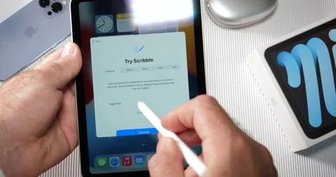 Man Scribbling with Apple Pencil on Ipad Mini Pro. Video stock 239918802