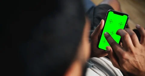 Man Scrolling Chromakey Smartphone Vidéo 113316760