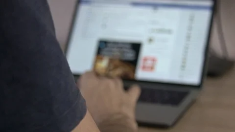 Man scrolling social network feed on notebook. Blurred monitor Stock-Footage 122626707