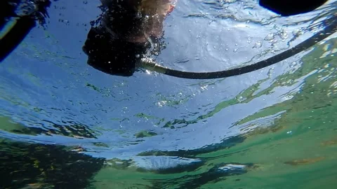 Man with scuba is dive into the water Video stock 102086166