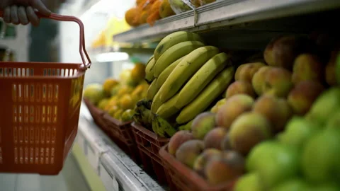 Man selecting fresh yellow bananas at grocery store supermarket sale, taking foo Vidéo 168927962